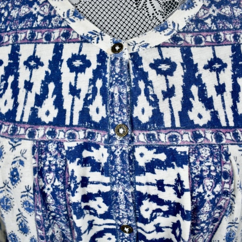 Blue and White Top Size L - Picture 4 of 6